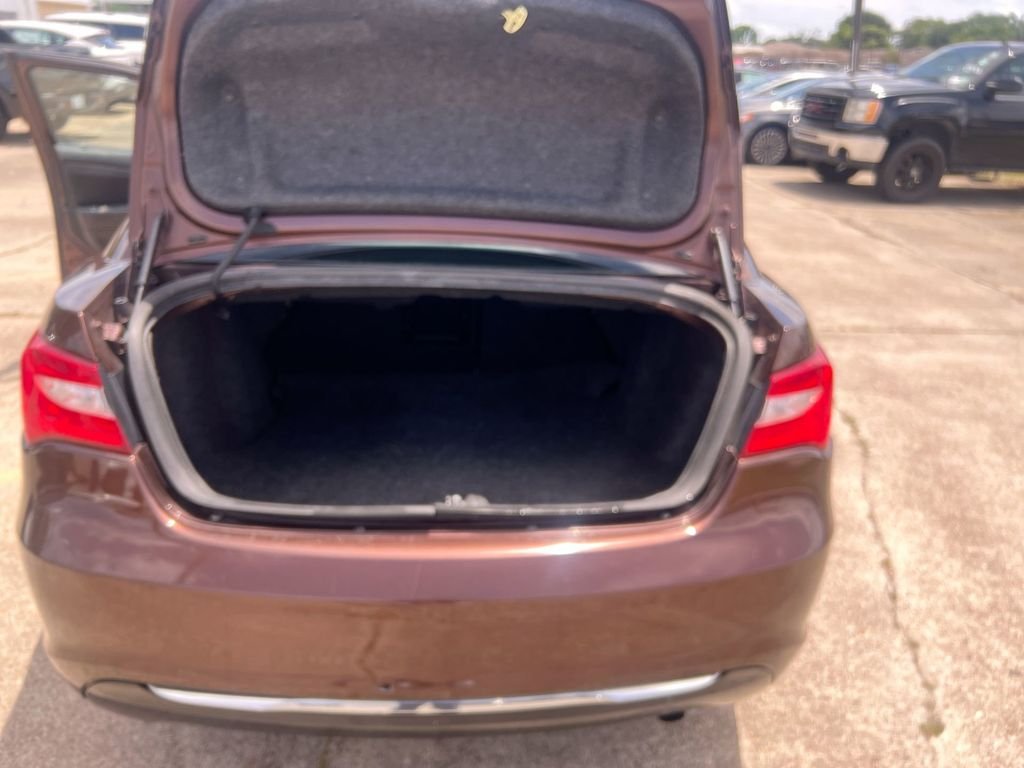 Used 2013 Beige Chrysler LX image 17