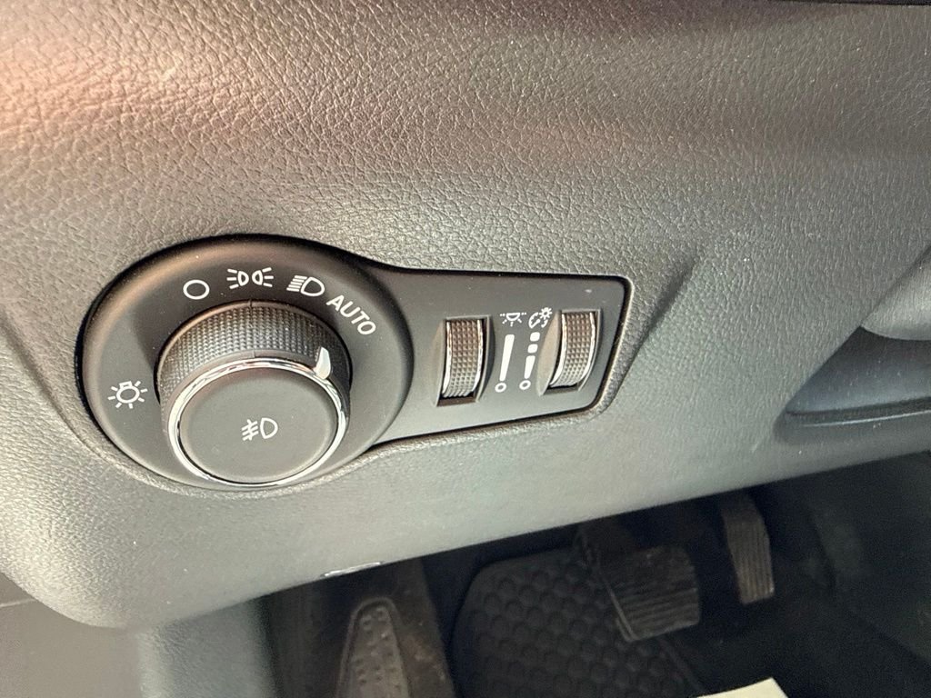 Used 2023 Black Jeep Latitude image 22