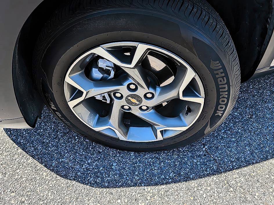 Used 2025 Sterling Gray Metallic Chevrolet LT image 7