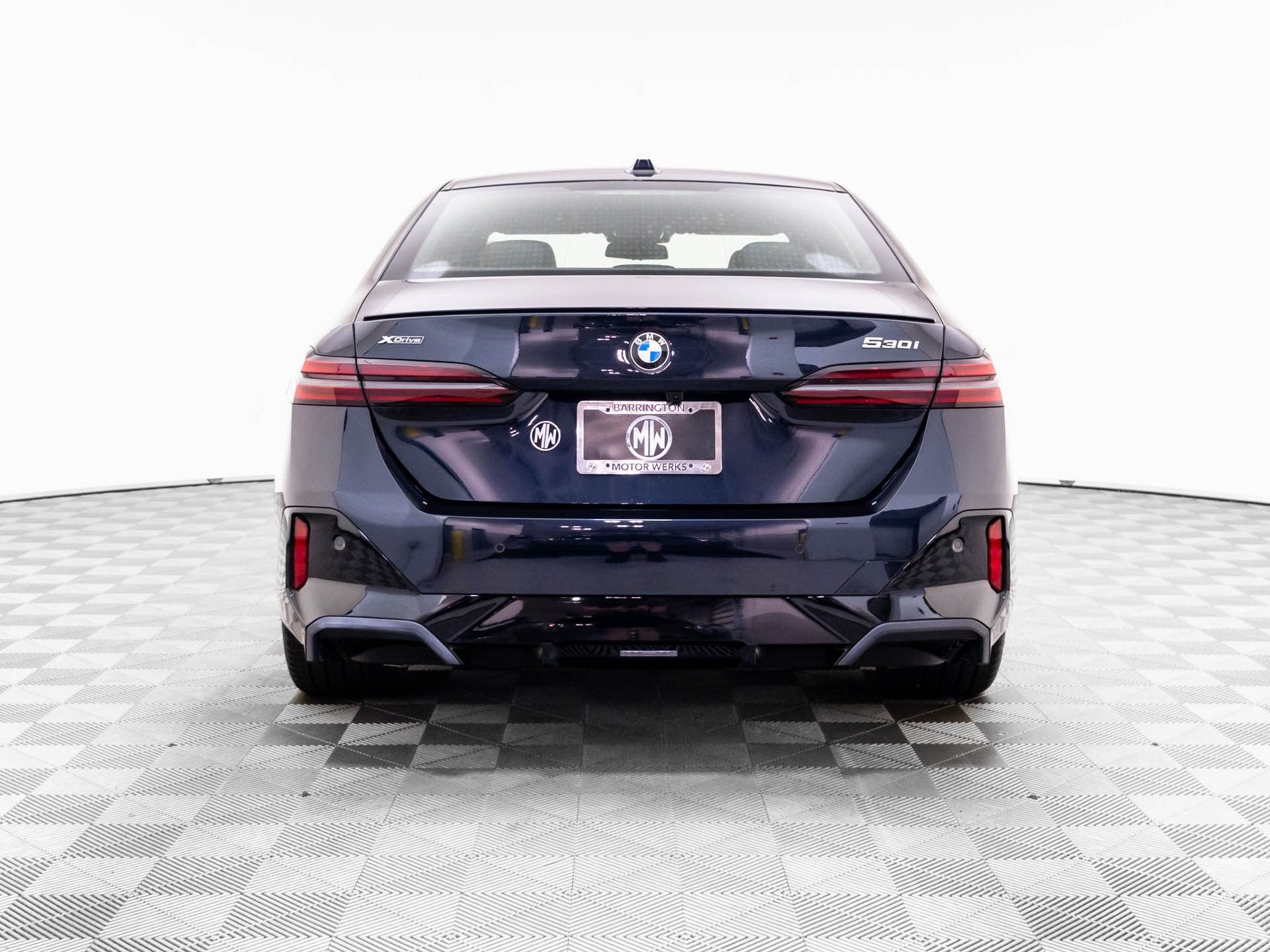 New 2027 Carbon Black Metallic BMW 530i xDrive image 4