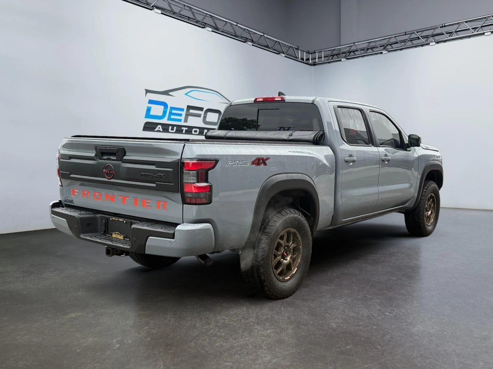 Used 2025 Boulder Gray Pearl Nissan PRO-4X image 3