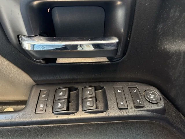 Used 2015 White GMC Base image 21