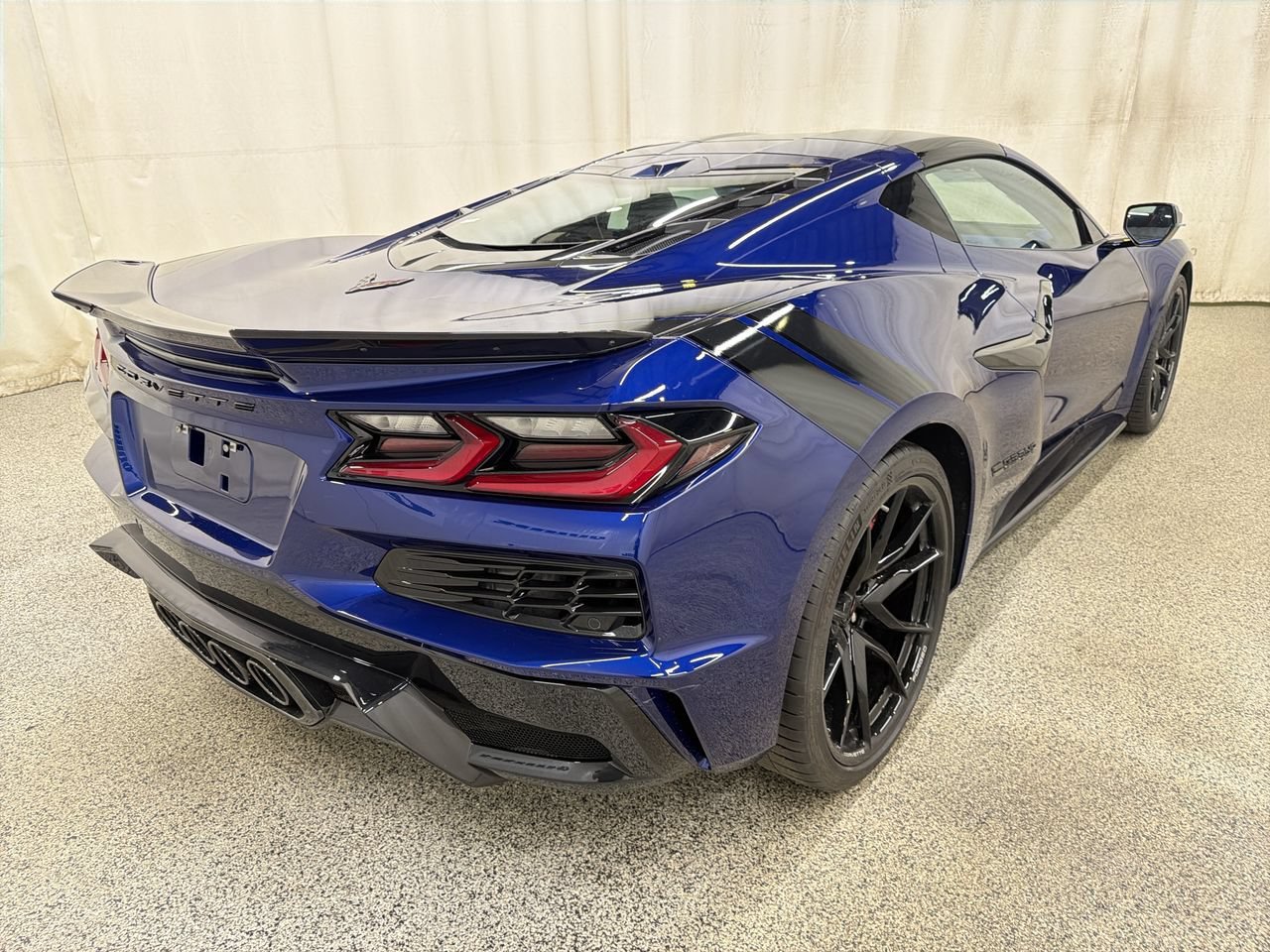 2027 Chevrolet Corvette 3LT - Photo 8