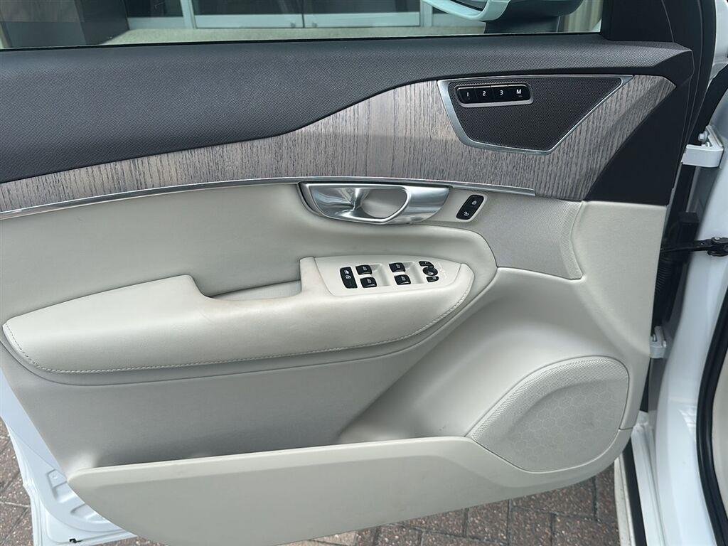 Used 2024 Crystal White Metallic Volvo Plus Bright Theme image 9