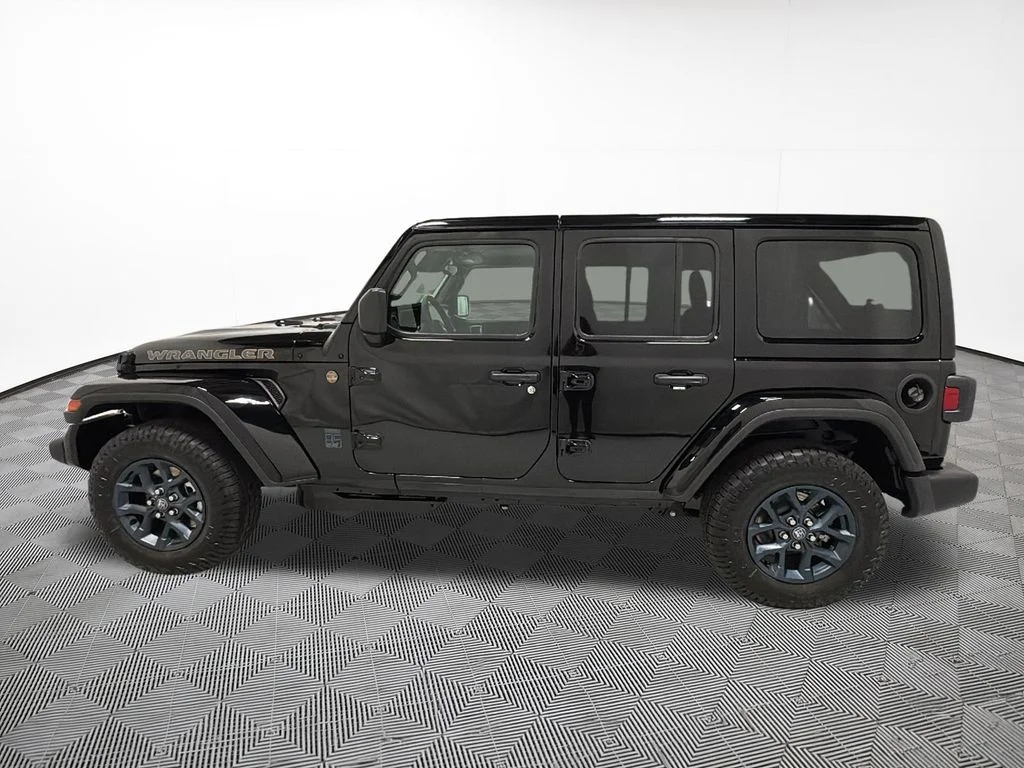 New 2026 Black Clear-Coat Exterior Paint Jeep 85th Anniversary Edition image 2