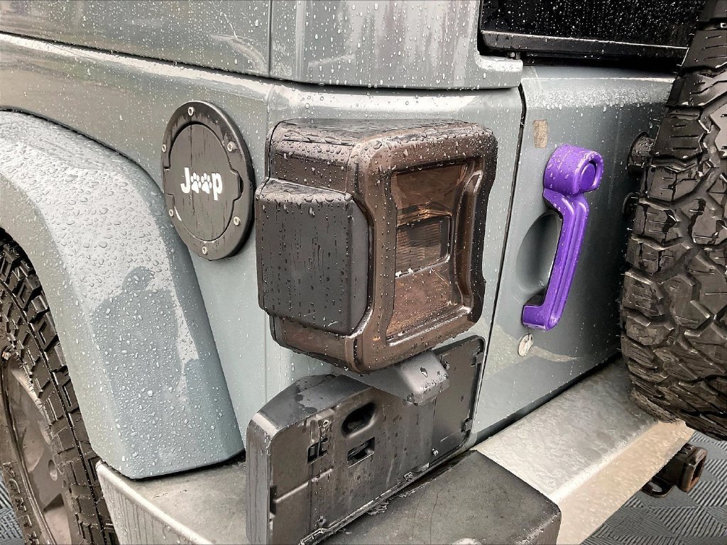 Used 2015 Anvil Clear Coat Jeep Unlimited Sahara image 28