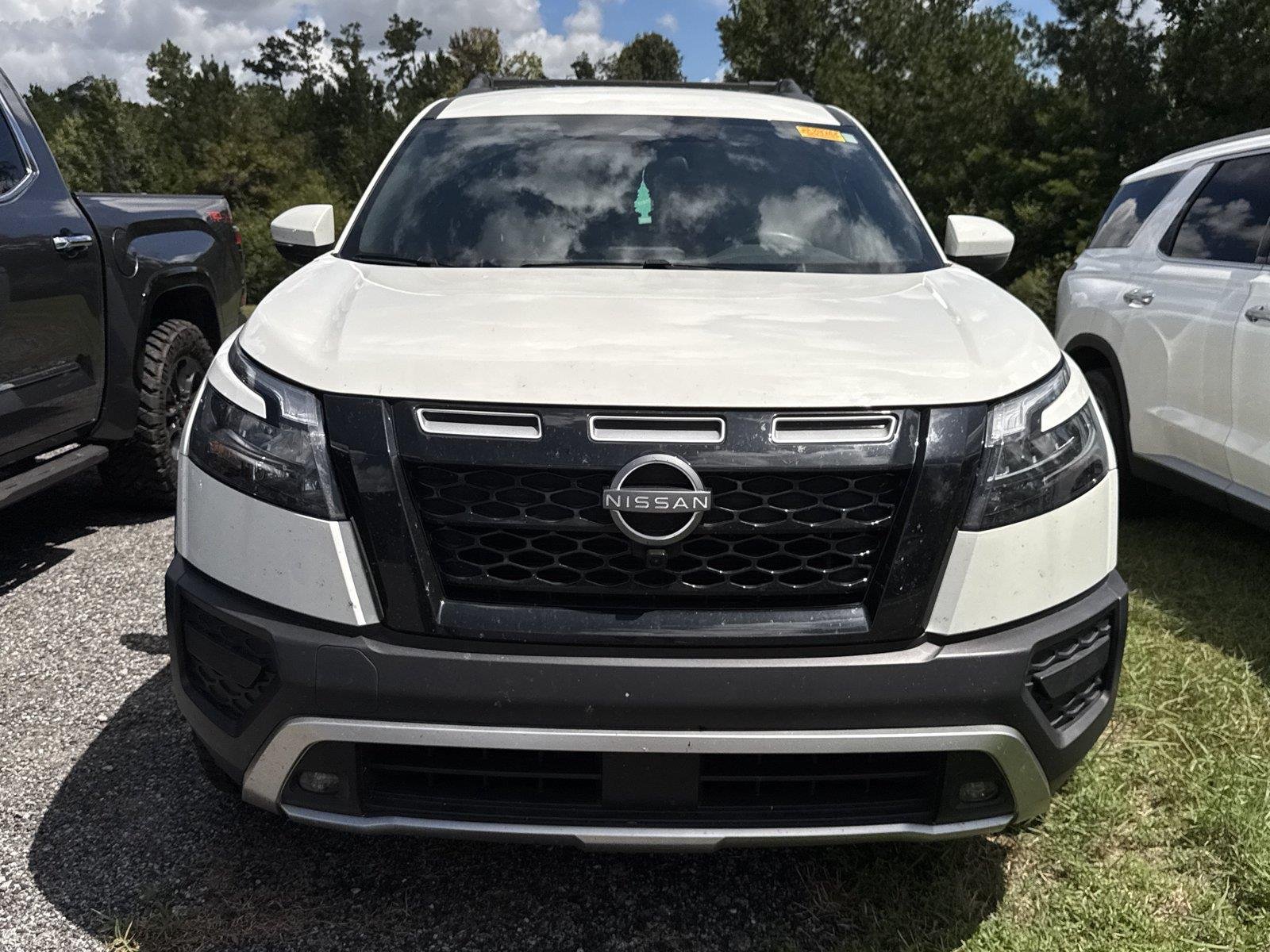 Used 2025 Glacier White Nissan Rock Creek image 3