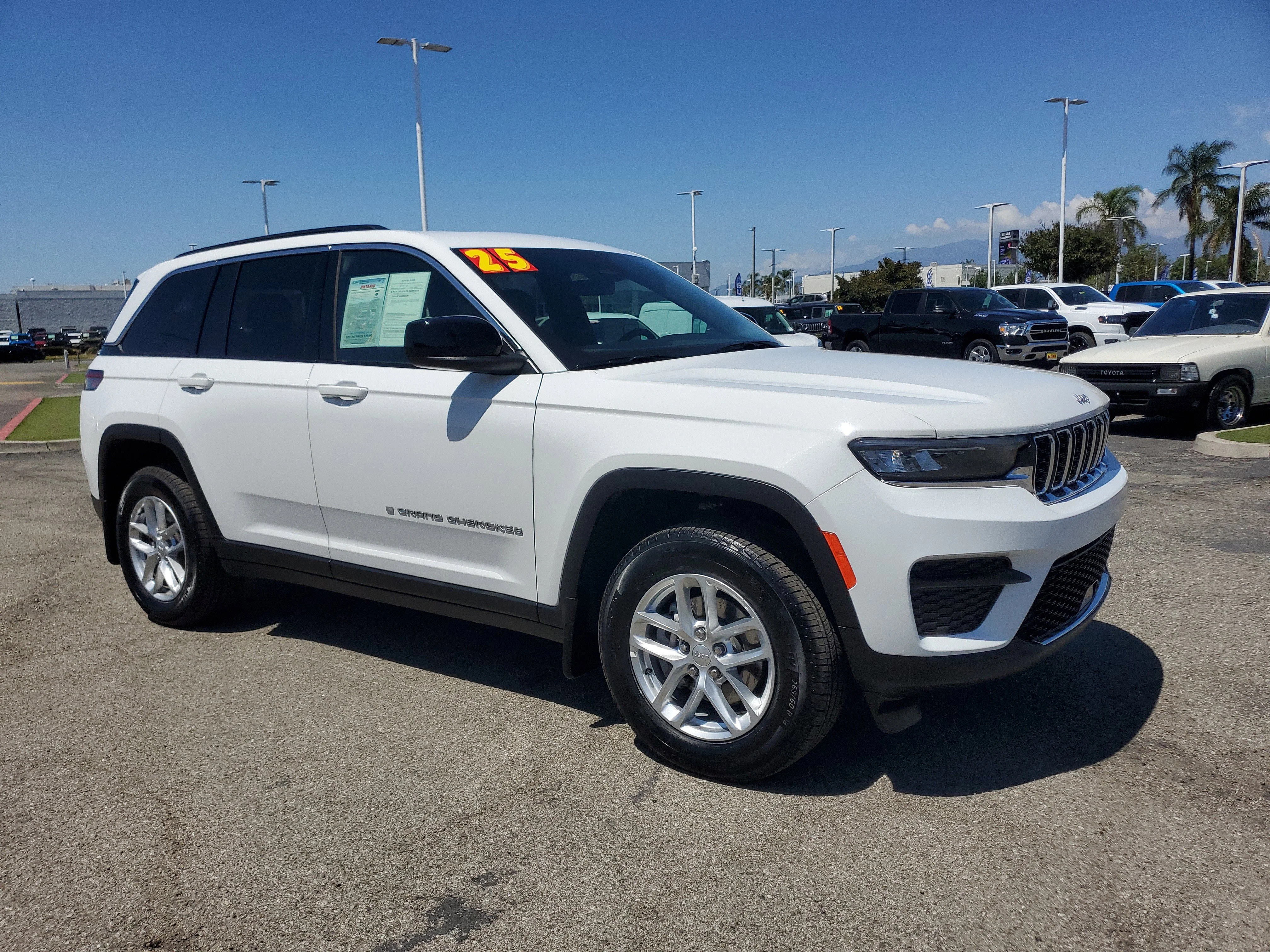 Used 2025 White Jeep Laredo X image 30