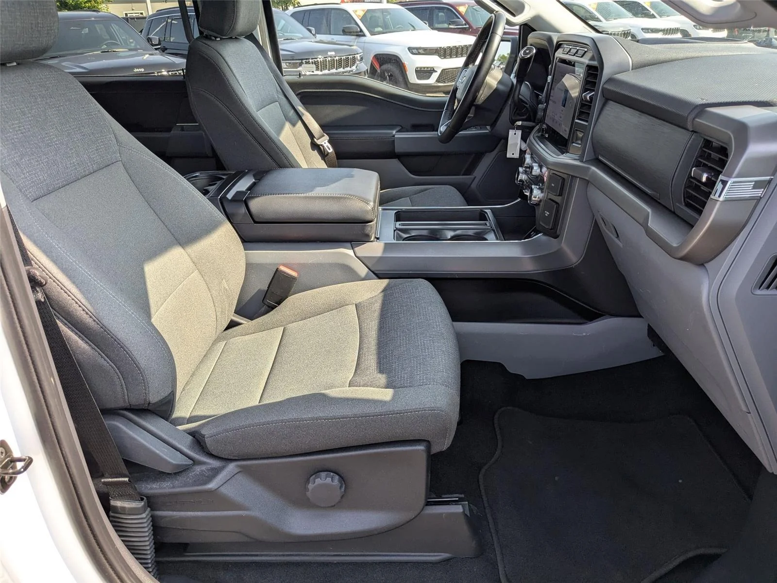 Used 2024 Oxford White Ford XLT image 37