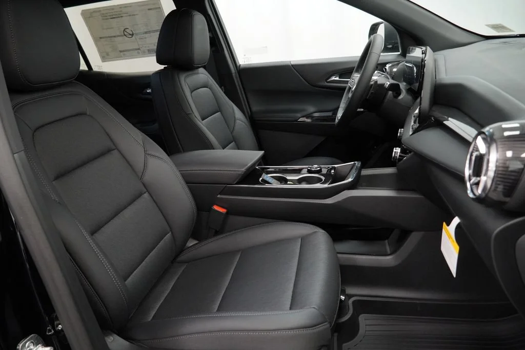 New 2027 Mosaic Black Metallic Chevrolet LT image 28