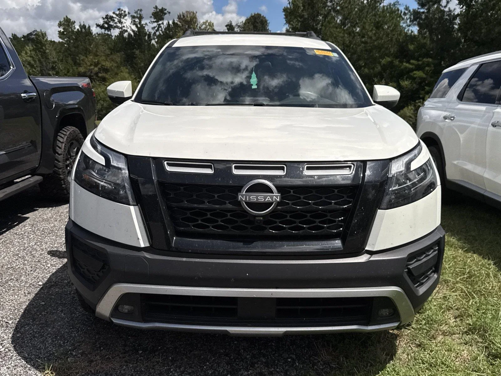 Used 2025 Glacier White Nissan Rock Creek image 3