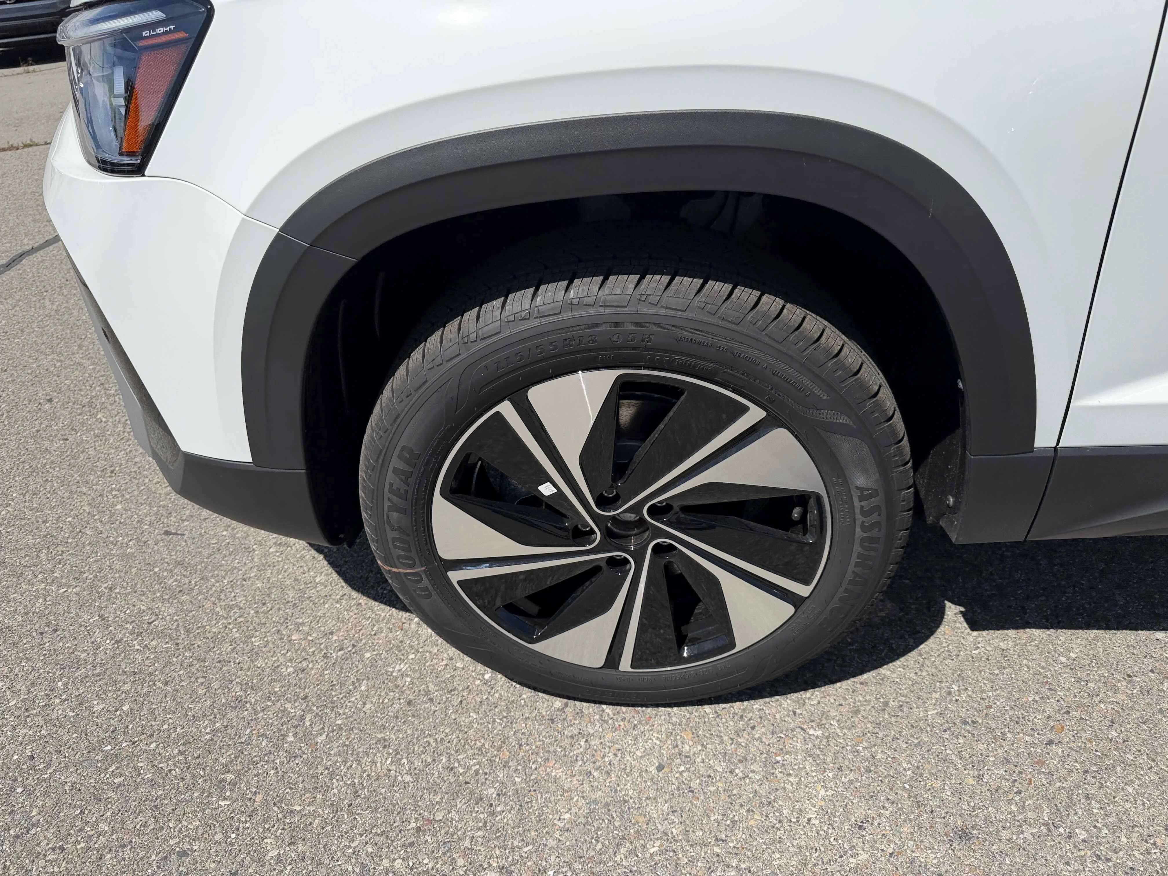 New 2026 Pure White Volkswagen SE image 12