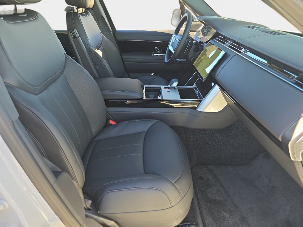 New 2026 Fuji White Land Rover SE image 10