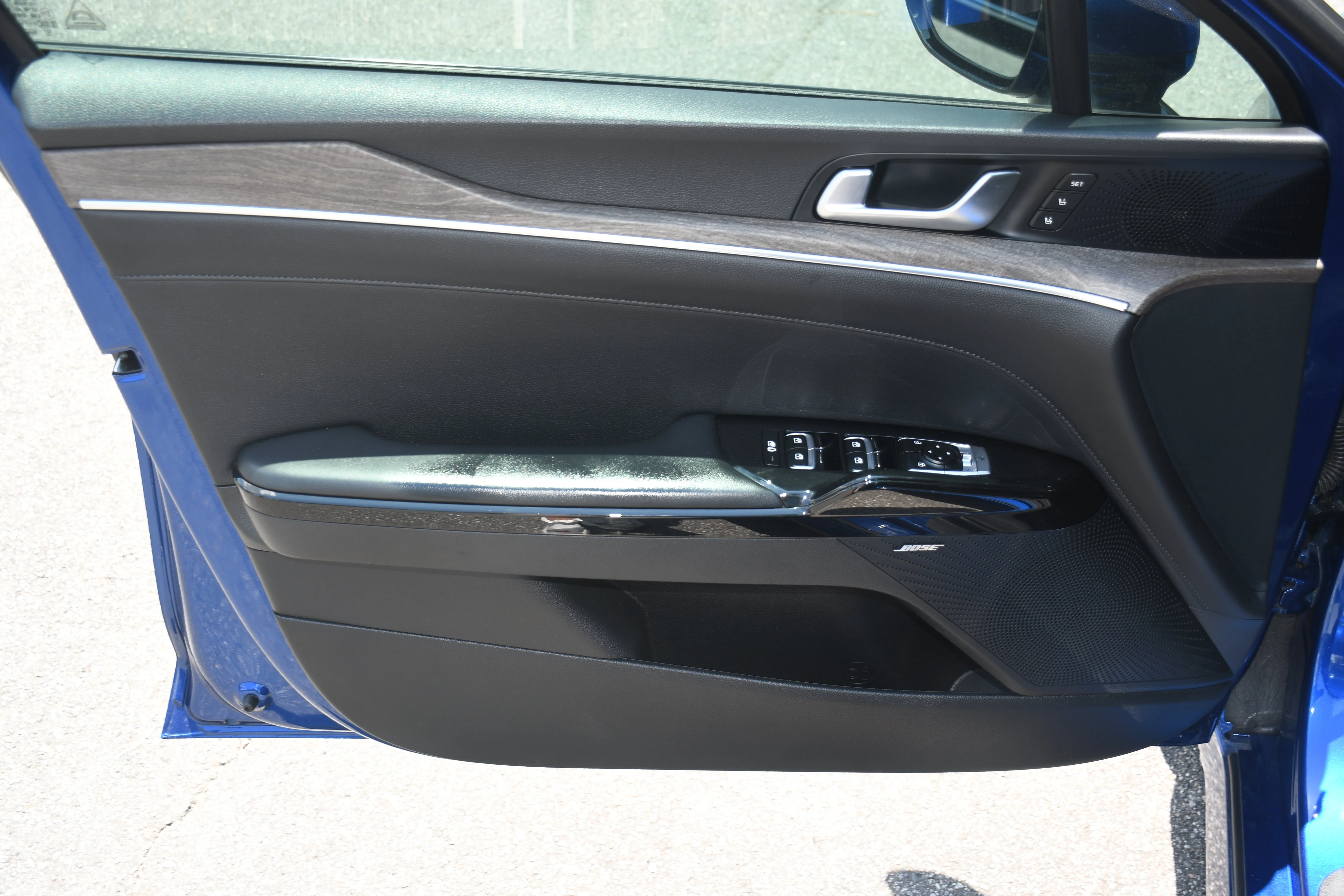 Used 2022 Blue Kia EX image 10