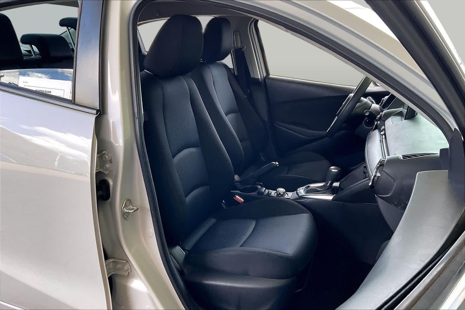 Used 2019 Icicle Toyota LE image 8