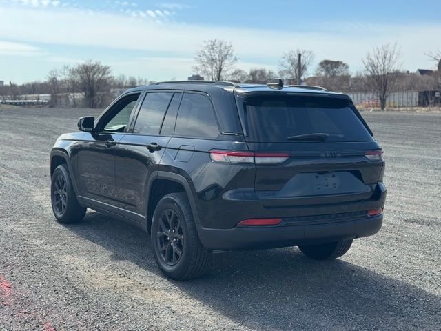 Used 2024 Black Jeep Altitude image 3