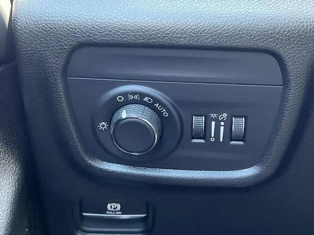 Used 2024 Gray Jeep Altitude image 26