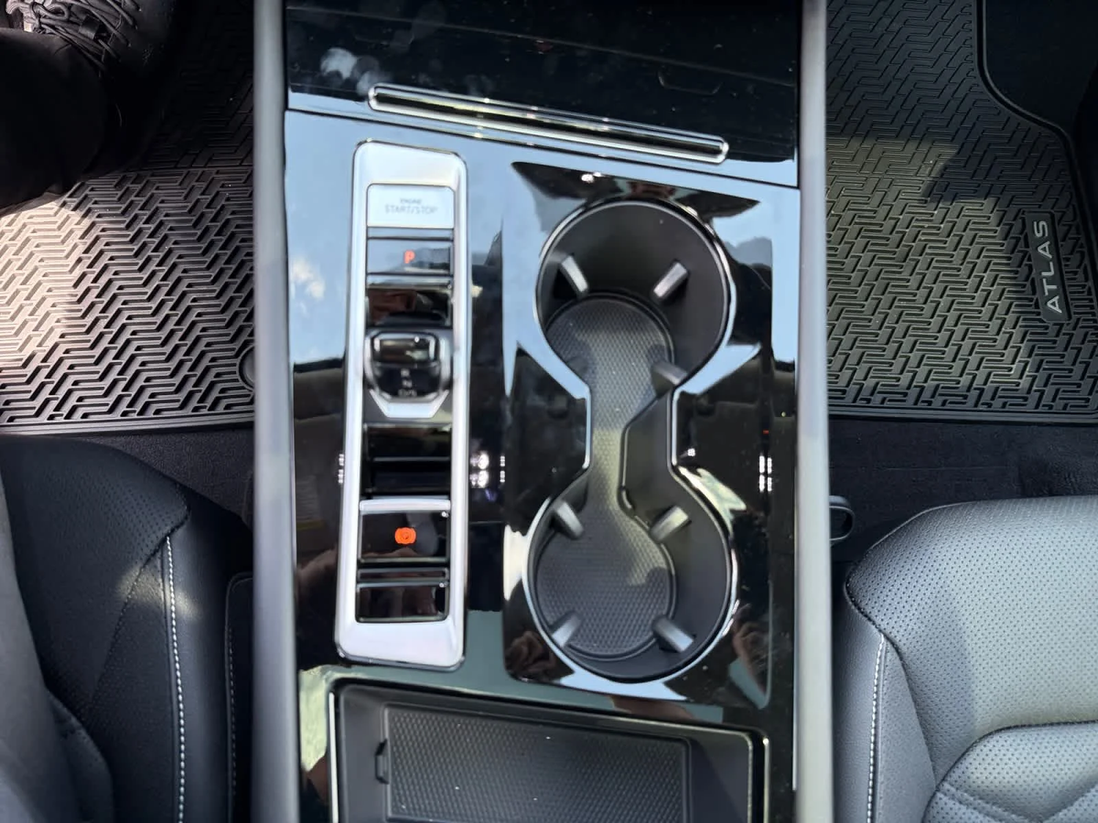 2026 Volkswagen Atlas SE w/Tech - Photo 18