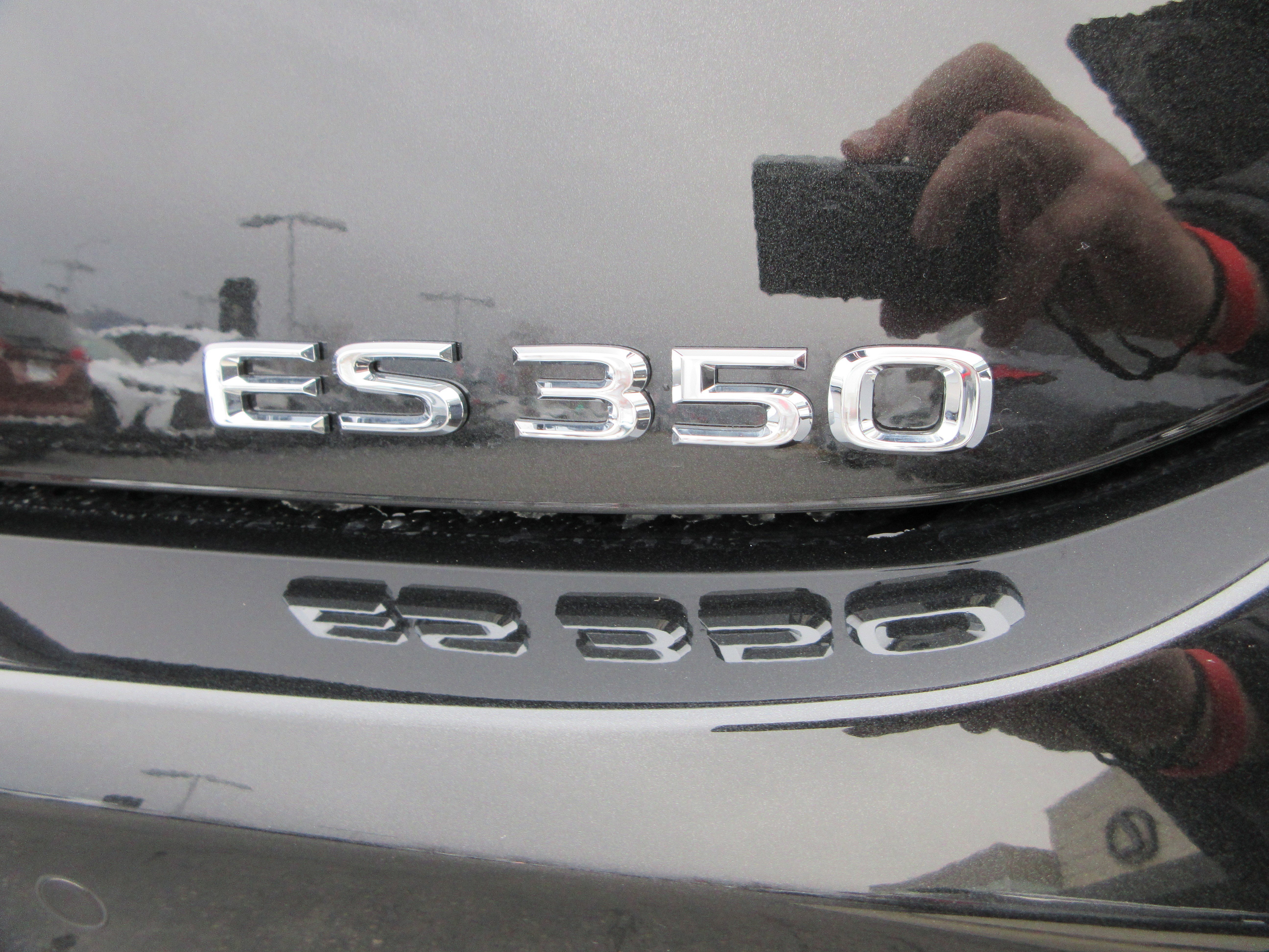 2025 Lexus ES 350 - Photo 8