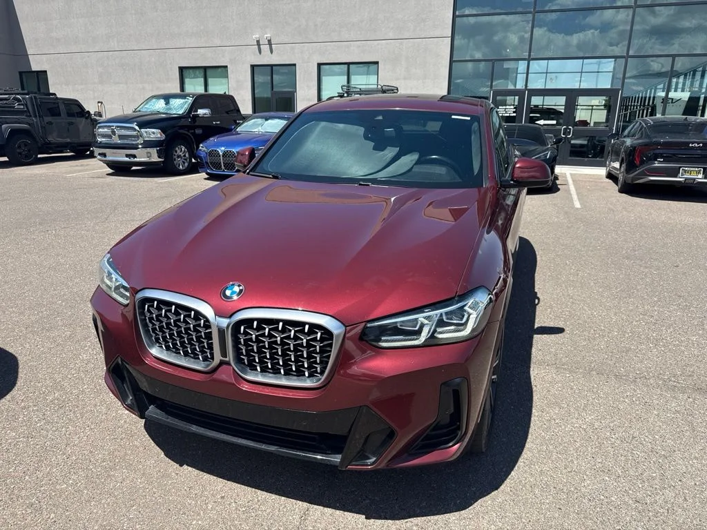 Used 2022 Red BMW xDrive30i image 2