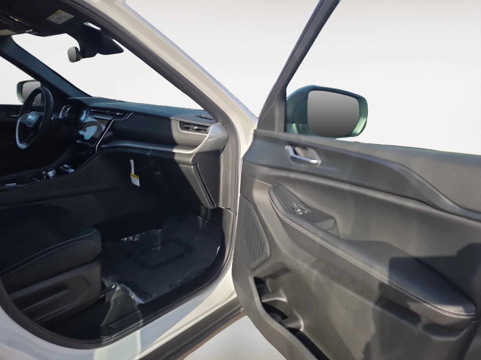 New 2027 Bright White Clearcoat Jeep Laredo X image 9