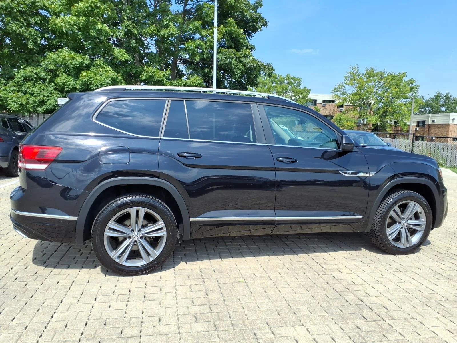 Used 2018 Black Volkswagen V6 SEL 4Motion image 8