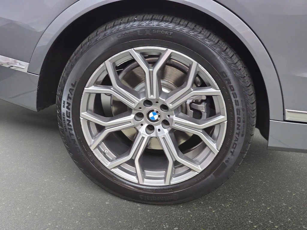 Used 2024 Skyscraper Gray Metallic BMW xDrive40i image 33