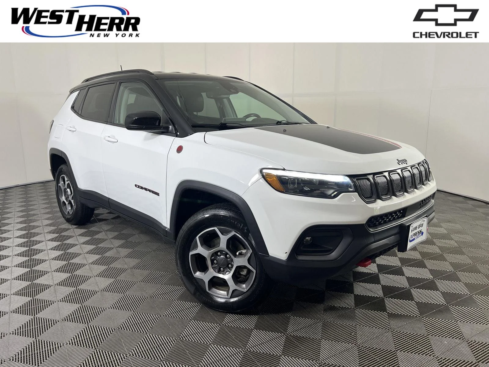 Used 2022  Jeep Trailhawk image 1