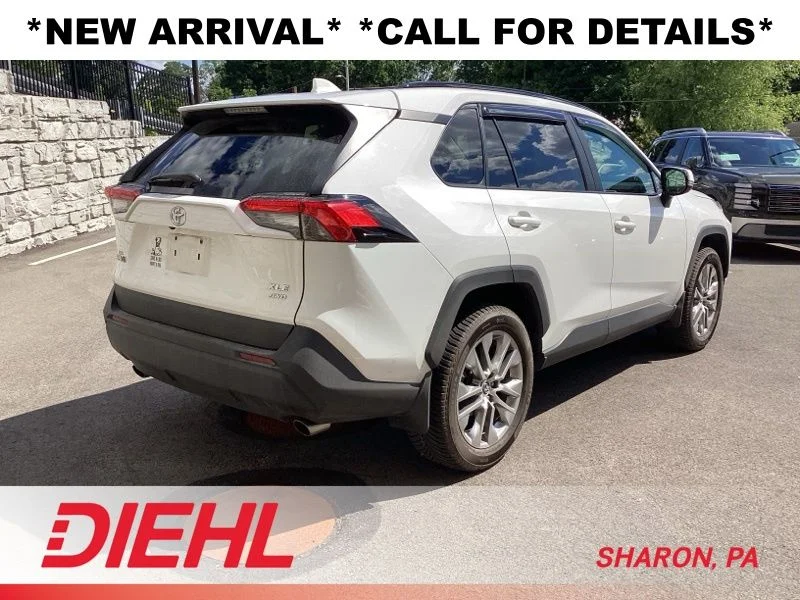 Used 2020 White Toyota XLE Premium image 7