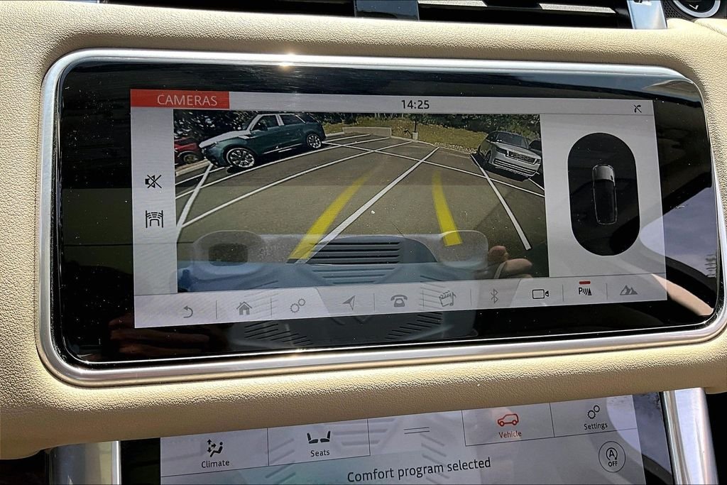 Certified Used 2022 Fuji White Land Rover SE image 23