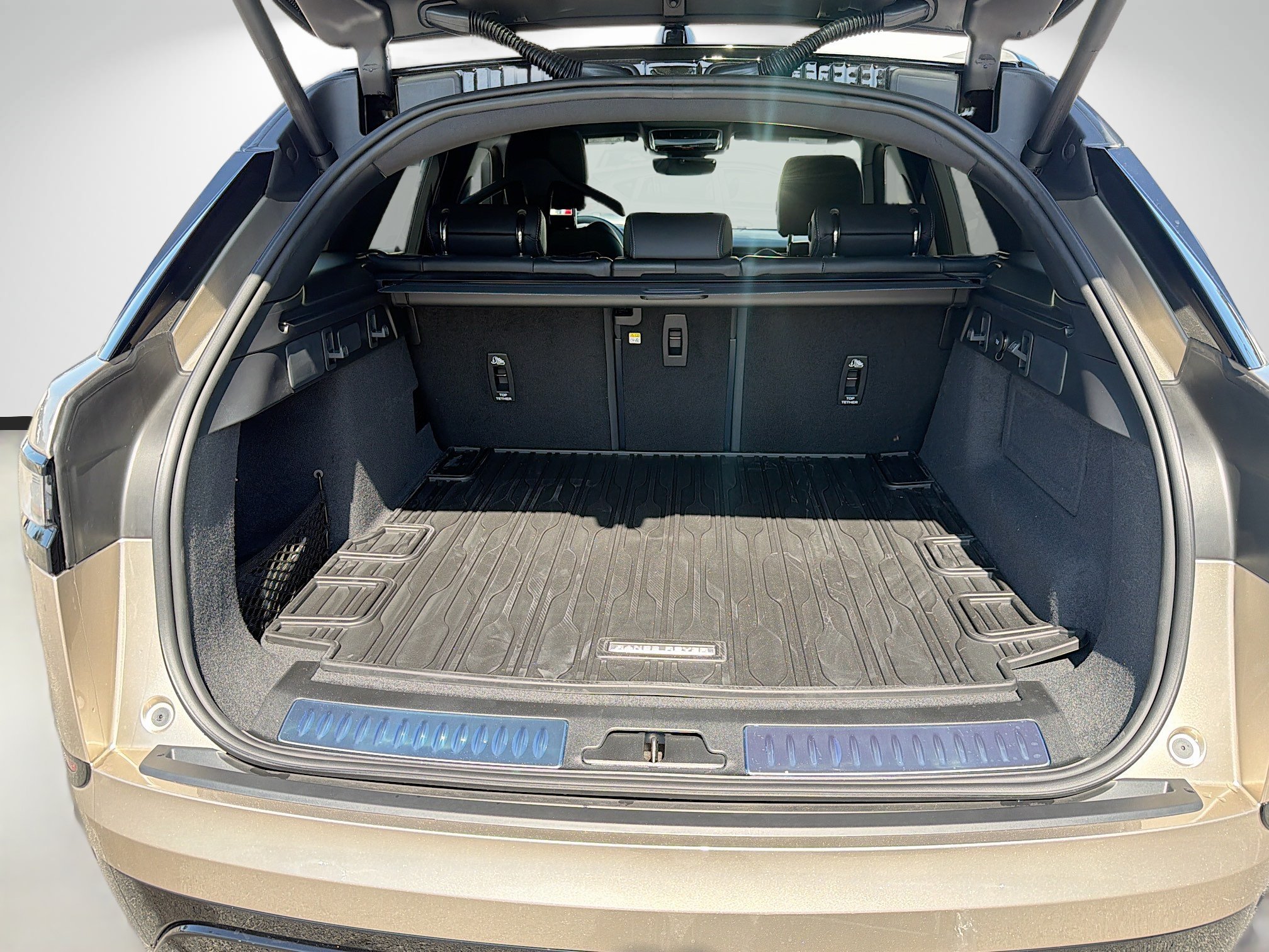 New 2026 Batumi Gold Land Rover Belgravia Edition image 11