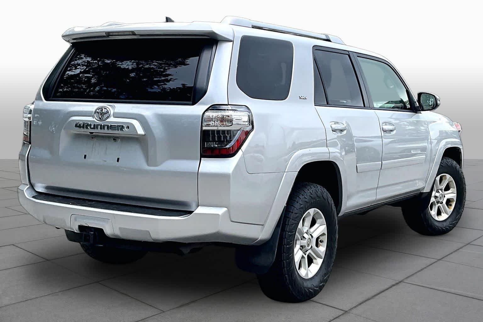 Used 2015 Classic Silver Metallic Toyota SR5 Premium image 11