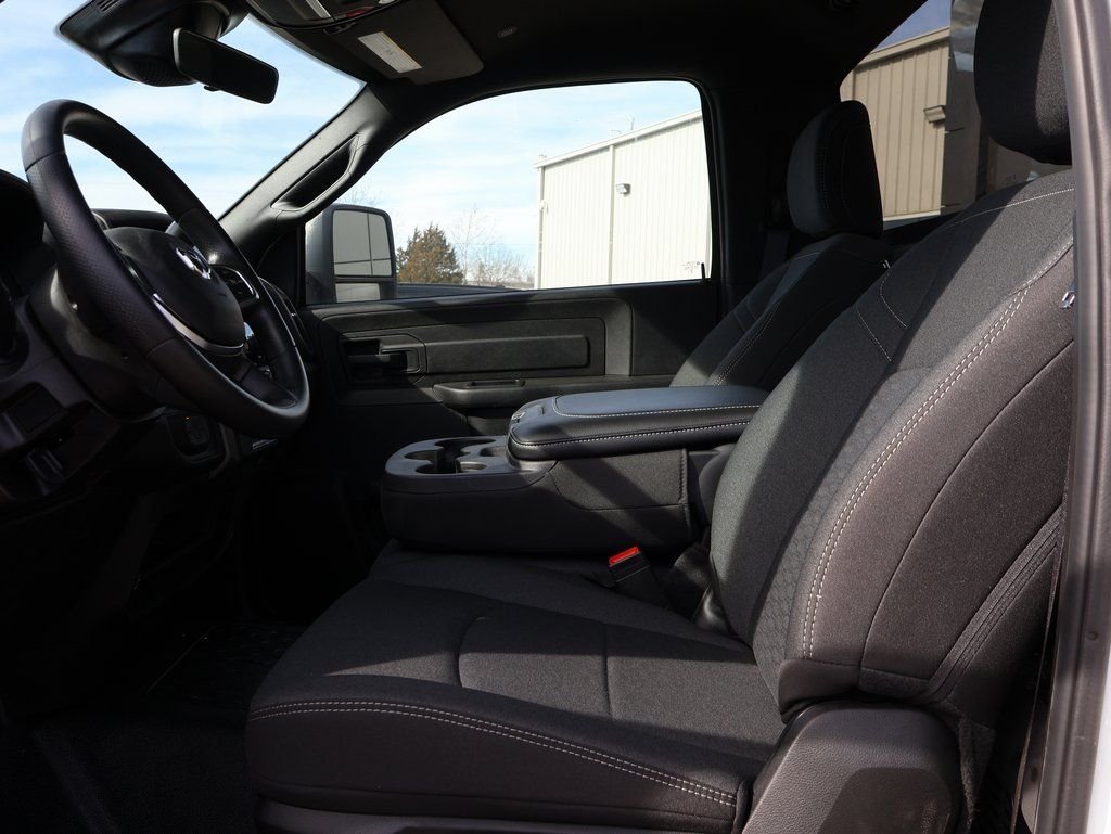 2025 RAM 3500 Chassis Tradesman - Photo 17