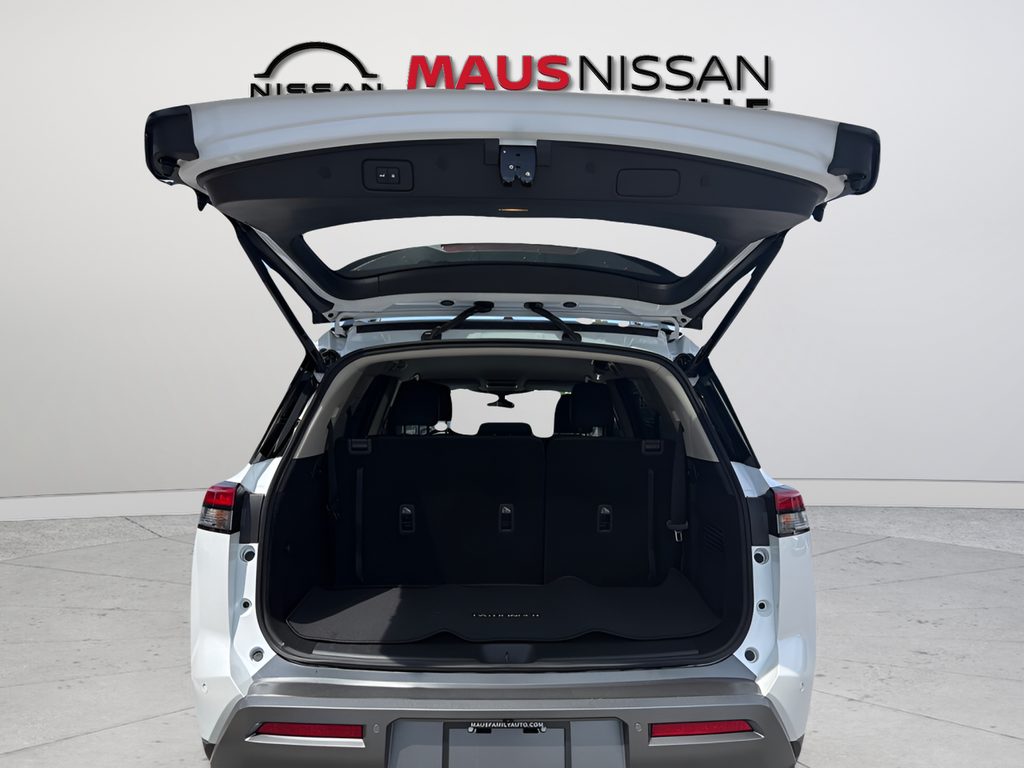 New 2026 White Nissan SL image 9