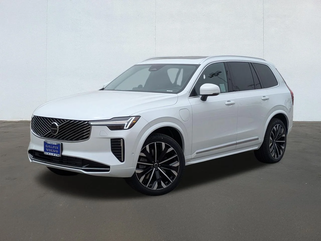 2026 Volvo XC90 T8 Recharge Plus Bright 7-Seat 4WD's photo