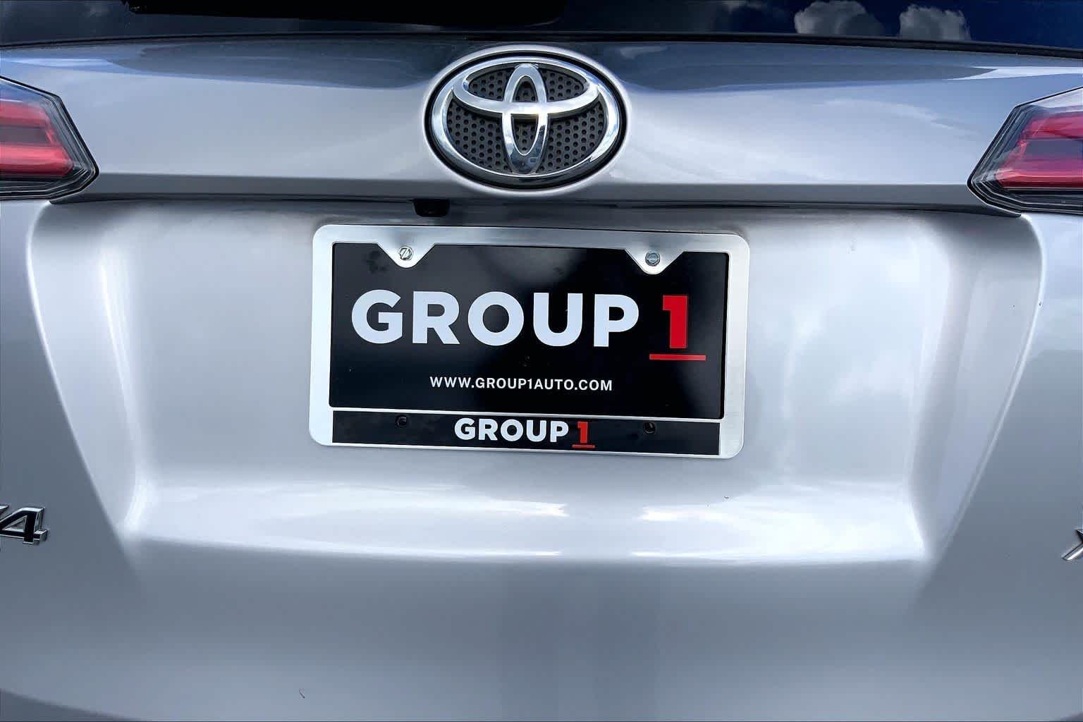 Used 2016 Silver Sky Metallic Toyota XLE image 10