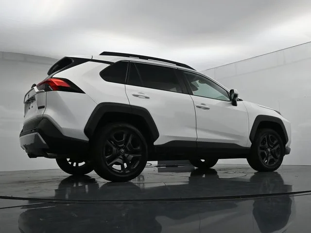 Used 2024  Toyota Adventure image 33
