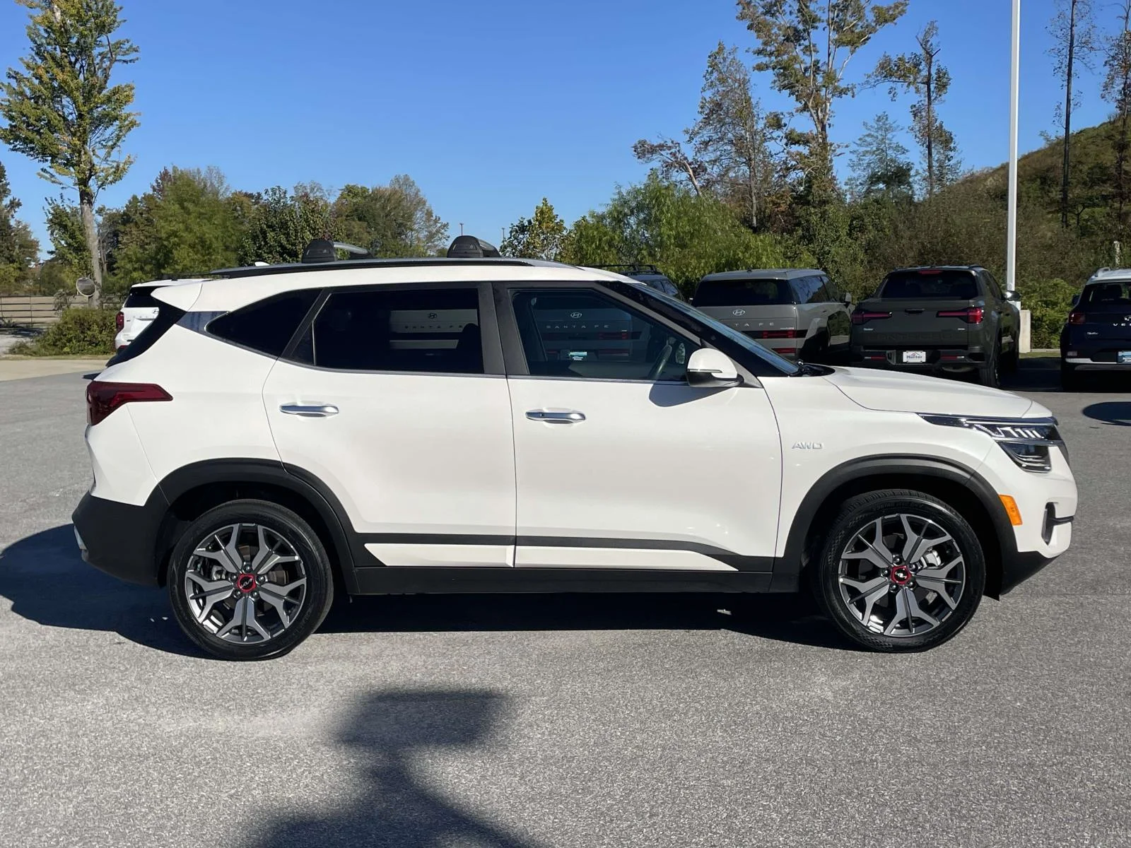Used 2023 Snow White Pearl Kia SX image 29