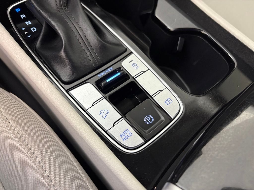 Used 2025 Silver Hyundai SEL image 30