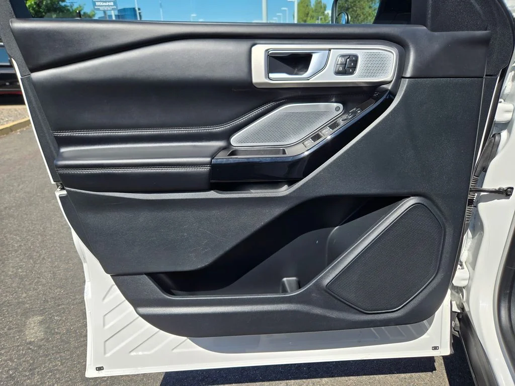 Used 2021 White Metallic Ford Platinum image 16