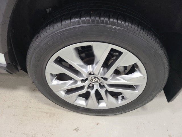 Certified Used 2024 Pearl Toyota XLE Premium image 44