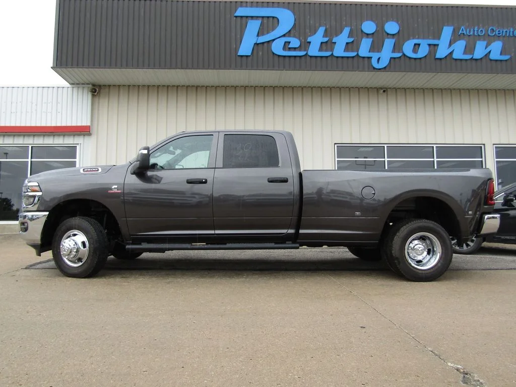 New 2026 Granite Crystal Metallic Clear-Coat Exterior Paint RAM Tradesman image 11