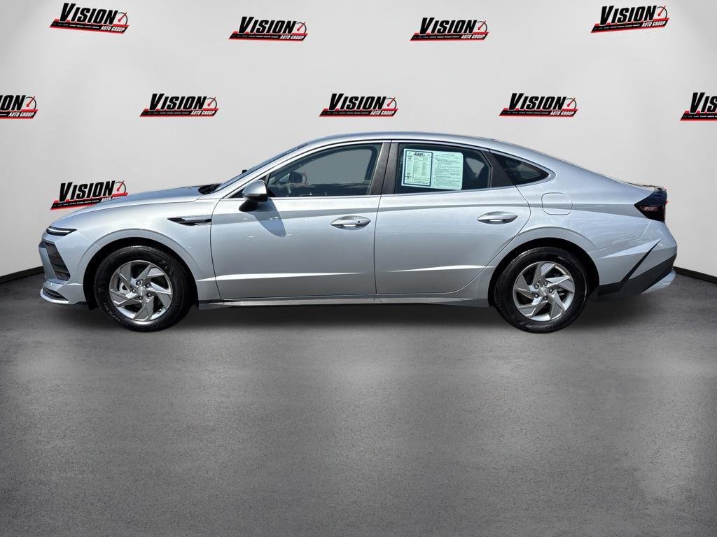New 2026 Silver Hyundai SE image 2