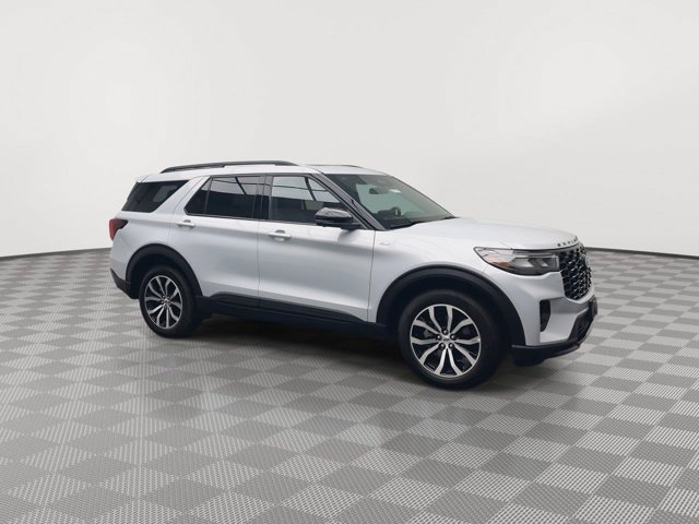 Used 2026 Space White Metallic Ford ST-Line image 45
