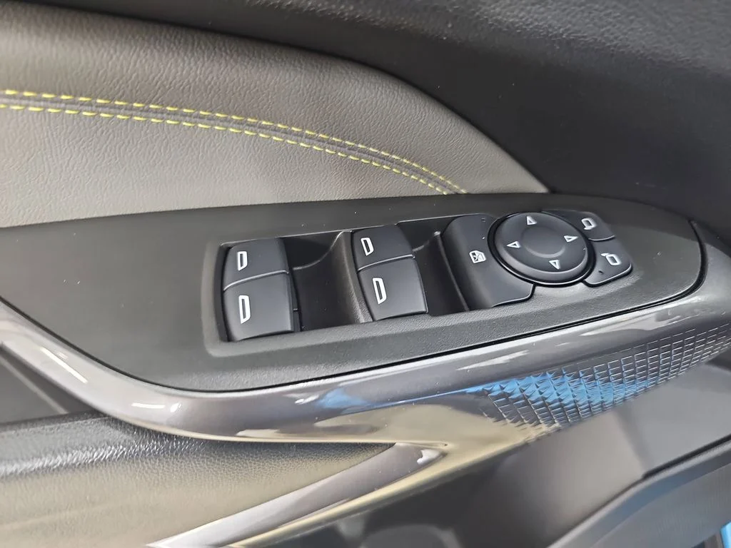 Certified Used 2025 Blue Chevrolet ACTIV image 31