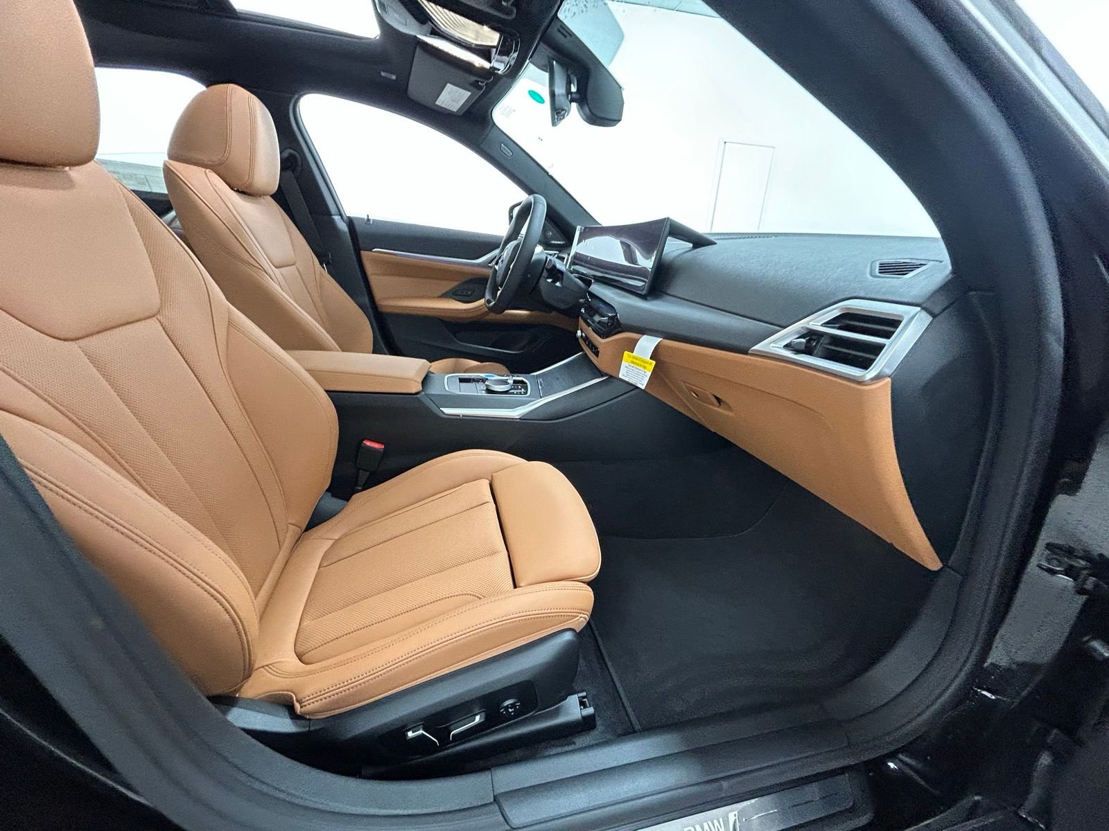New 2026 Black Sapphire Metallic BMW xDrive40 image 72