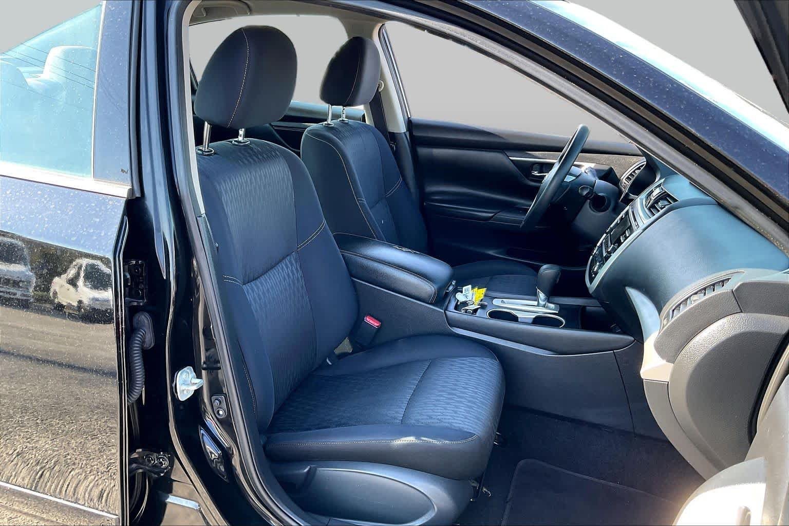 Used 2018 Super Black Nissan 2.5 S image 9