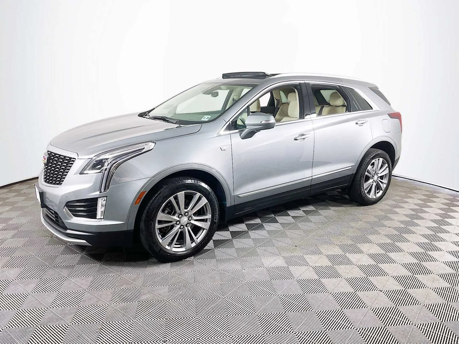 2023 Cadillac XT5 FWD Premium Luxury