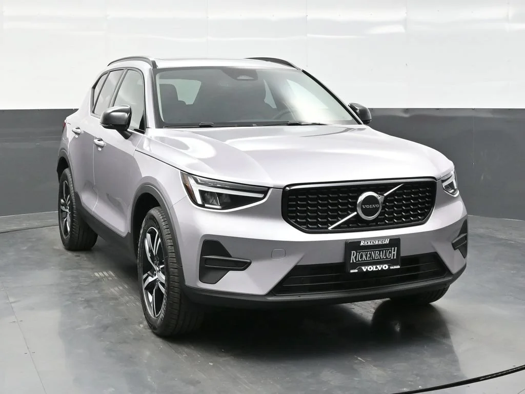 2026 Volvo XC40 Core