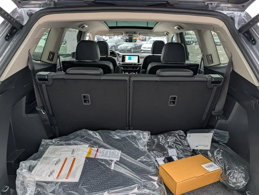 2026 Volkswagen Atlas SEL Premium R-Line - Photo 17